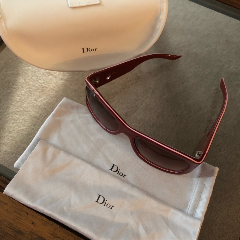 LOOKING FOR DIOR SUNGLASSES IN BURGUNDY WITH HEART CUT OUT